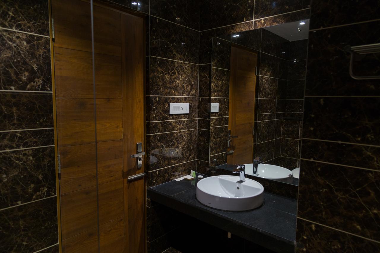 Hotel Hills Tirupattur Tiruppatur Екстериор снимка